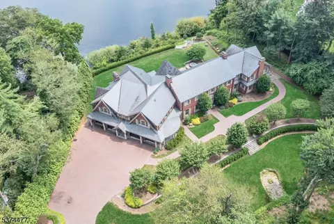 311 Algonquin Rd, Franklin Lakes, NJ 07417