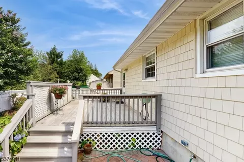 131 Hazelwood Ave, Edison, NJ 08837