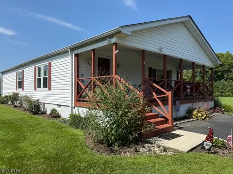 7 Rosewood Ter, Belvidere, NJ 07823