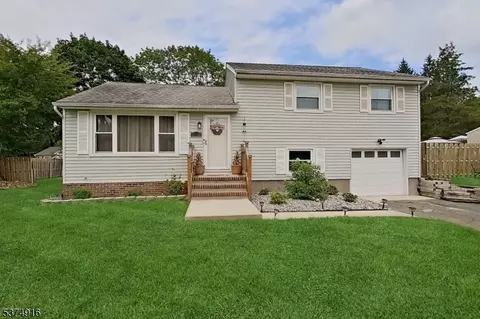 17 Bowerstown Rd, Washington, NJ 07882