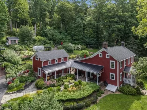 17 Upper Kingtown Rd, Pittstown, NJ 08867