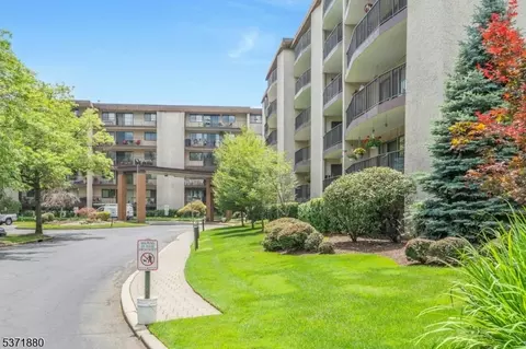 521 Piermont Ave #225, Hillsdale, NJ 07642