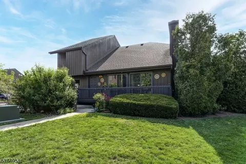 201 Kingsberry Dr, Somerset, NJ 08873