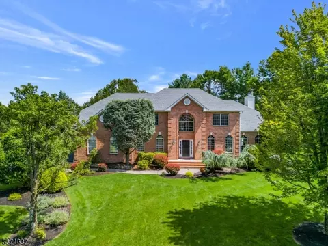 5 Westwood Ct, Warren, NJ 07059