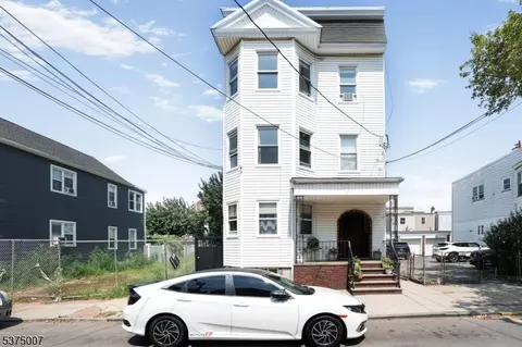 98 Houston St, Newark, NJ 07105