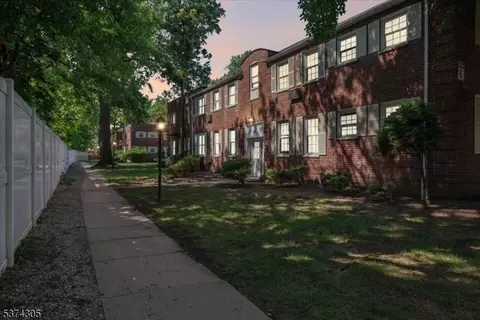 46 D Parkway Vlg, Cranford, NJ 07016