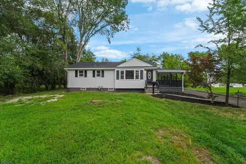 1326 Saint John St, Manville, NJ 08835