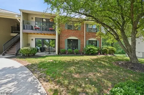 70 Baldwin Ct, Basking Ridge, NJ 07920