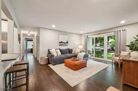 70 Baldwin Ct, Basking Ridge, NJ 07920 photo 4