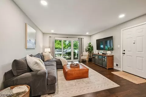 70 Baldwin Ct, Basking Ridge, NJ 07920 photo 5