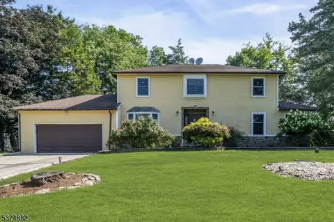 12 Fairfield Rd, Somerset, NJ 08873
