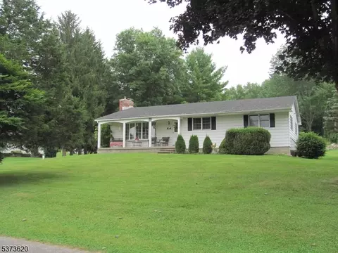 12 Coss Ln, Montague, NJ 07827