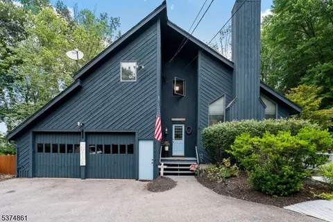 81 Old Turnpike Rd, Port Murray, NJ 07865