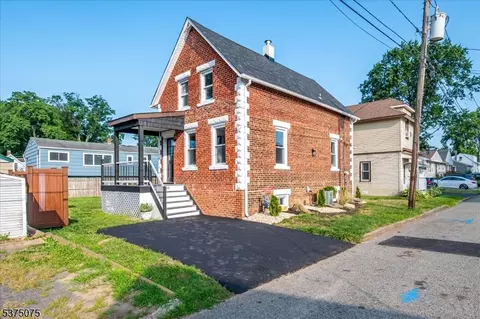 16 Woodview Ave, Fords, NJ 08863