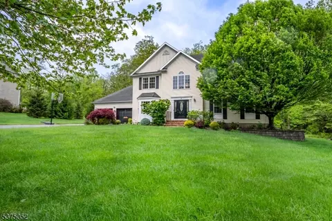 8 Andrea Ct, Budd Lake, NJ 07828