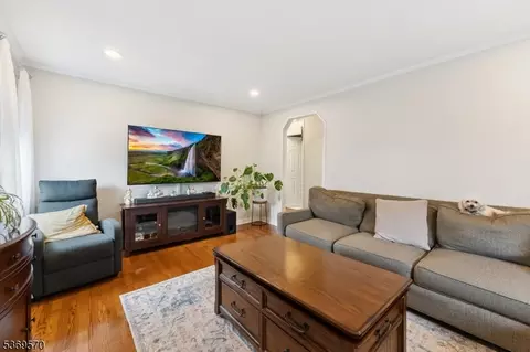 214 Bradford Ave, Linden, NJ 07036