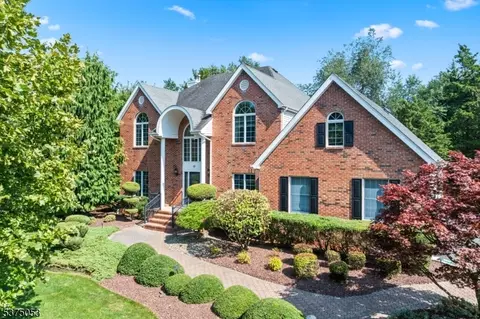 17 Mc Intire Dr, Hillsborough, NJ 08844