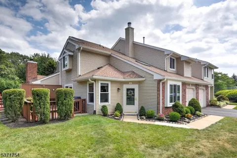 15 Driftwood Dr, Somerset, NJ 08873