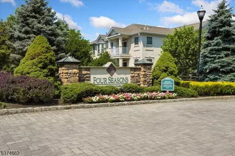 1112 Holly Ln #1112, Cedar Grove, NJ 07009