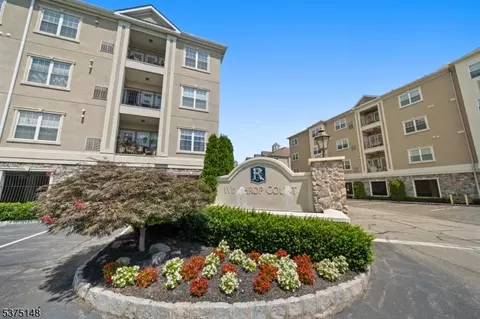 9206 Ravenscroft Rd, Clifton, NJ 07013