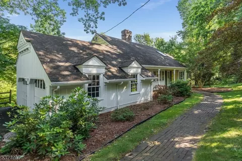 360 Ridge Rd, Watchung, NJ 07069
