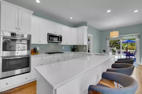 39 Mendham Rd, Gladstone, NJ 07934 photo 4