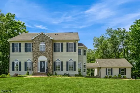 28 Church Rd, Newton, NJ 07860