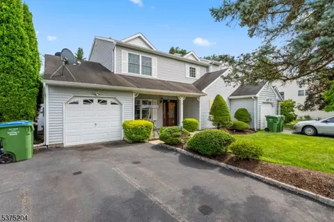 10 Stonewall Dr, Edison, NJ 08820