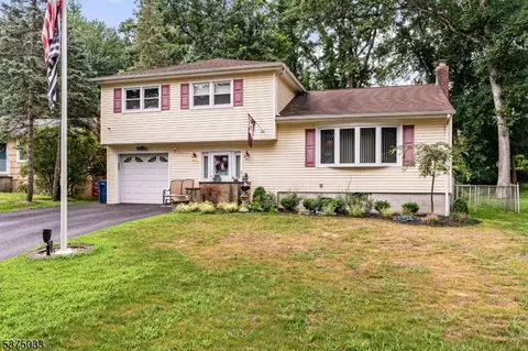 8 Ellen Dr, Rockaway, NJ 07866