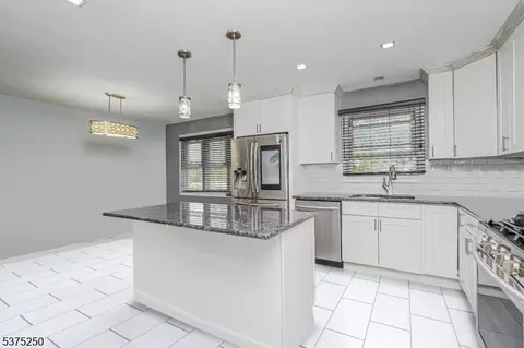 446 E 5th Ave, Roselle, NJ 07203 photo 4