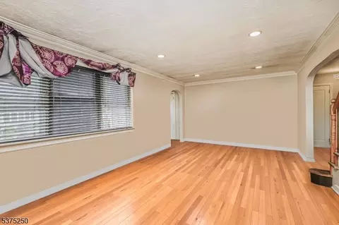 446 E 5th Ave, Roselle, NJ 07203 photo 3