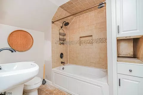 446 E 5th Ave, Roselle, NJ 07203 photo 12