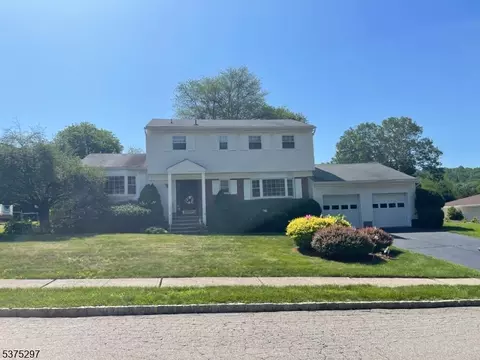 5 Edor Ln, Succasunna, NJ 07876
