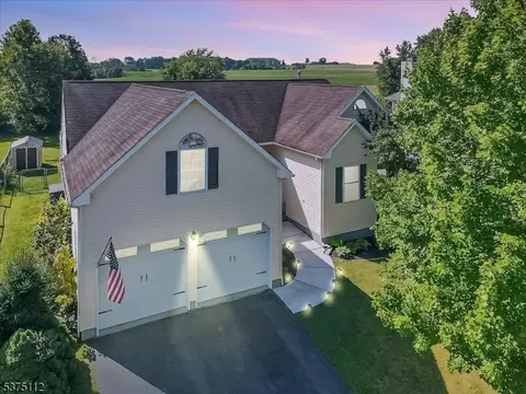 220 Natalie Dr, Phillipsburg, NJ 08865