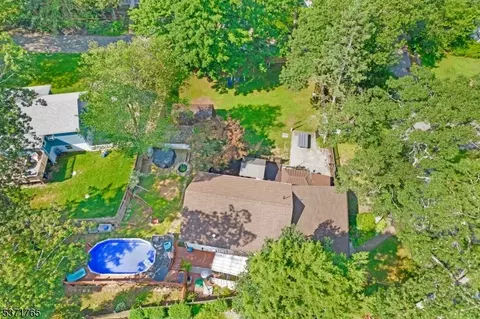 12 Chatham Rd, Hewitt, NJ 07421