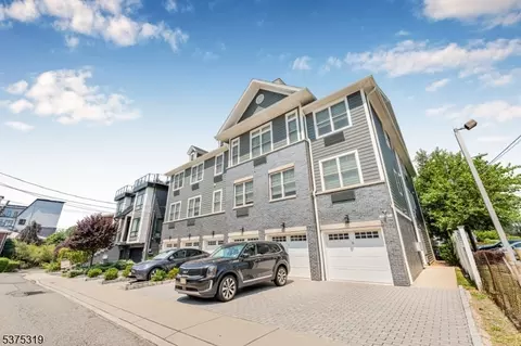 17 Cumbermeade Rd #301, Fort Lee, NJ 07024