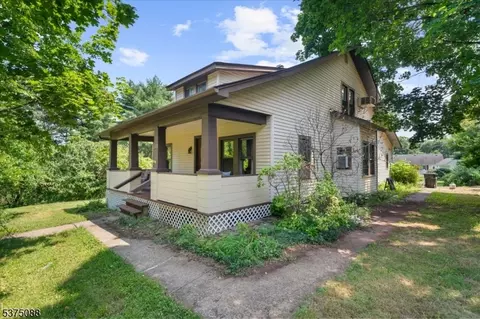 290 Hillcrest Dr, Milford, NJ 08848