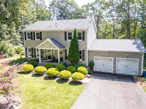 9 Fay Ave, Stanhope, NJ 07874