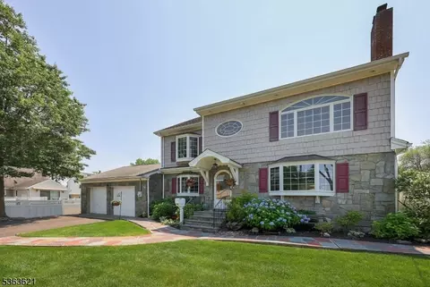 44 Shetland Dr, Clark, NJ 07066