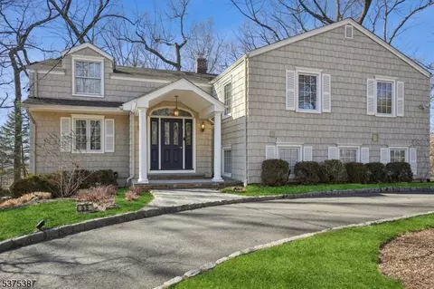 55 Rockledge Dr, Livingston, NJ 07039