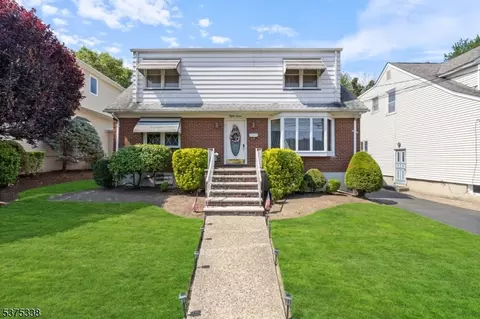 87 Hobart Pl, Totowa, NJ 07512