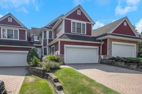 4 Rockhall Ct, Hamburg, NJ 07419