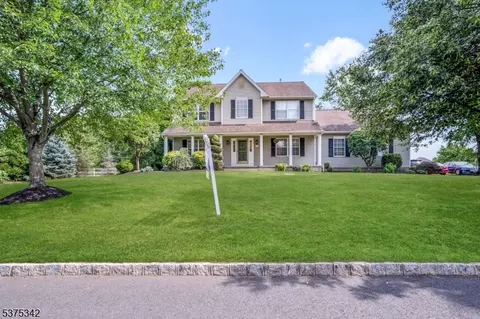 43 Ruppert Dr, Somerset, NJ 08873