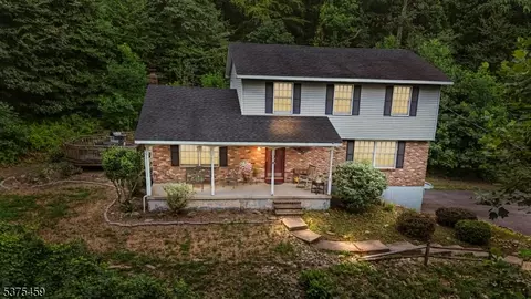 232 Turkey Hill Rd, Bloomsbury, NJ 08804