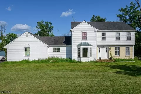 92 Country Acres Dr, Hampton, NJ 08827