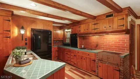 1045 Oak Ln, Plainfield, NJ 07060 photo 13