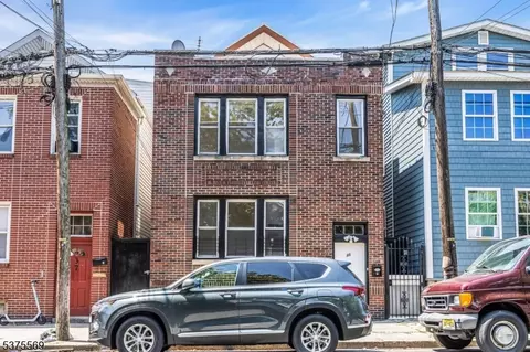 35 Webster St, Newark, NJ 07104