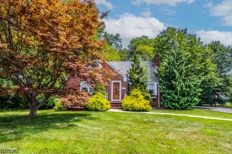 50 Clover Ave, Colonia, NJ 07067