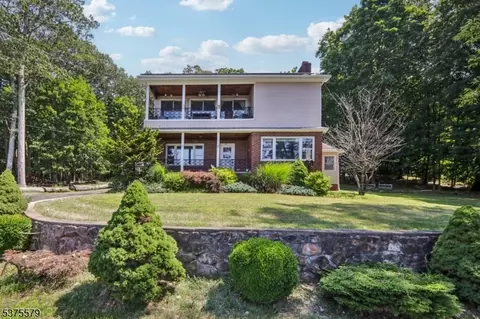 24 Mcgregor Ave, Mount Arlington, NJ 07856