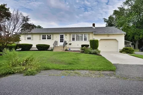 135 Irvington Ave, Somerset, NJ 08873